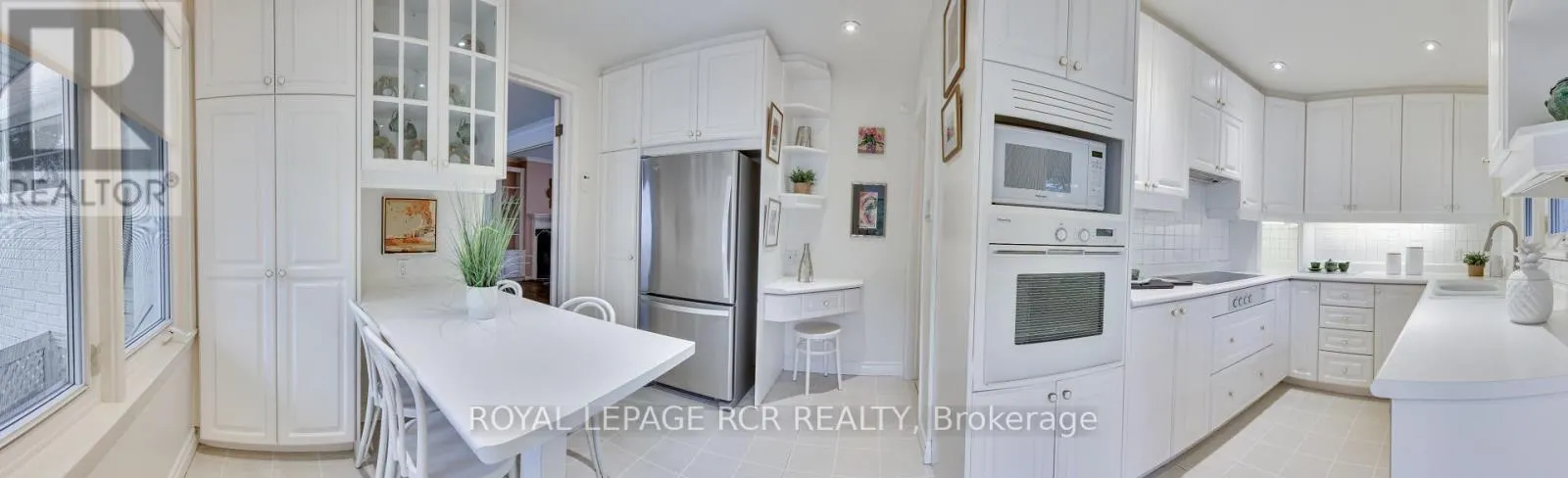 4 THORNLEA COURT