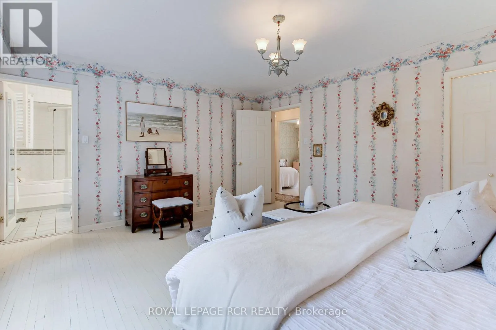 4 THORNLEA COURT