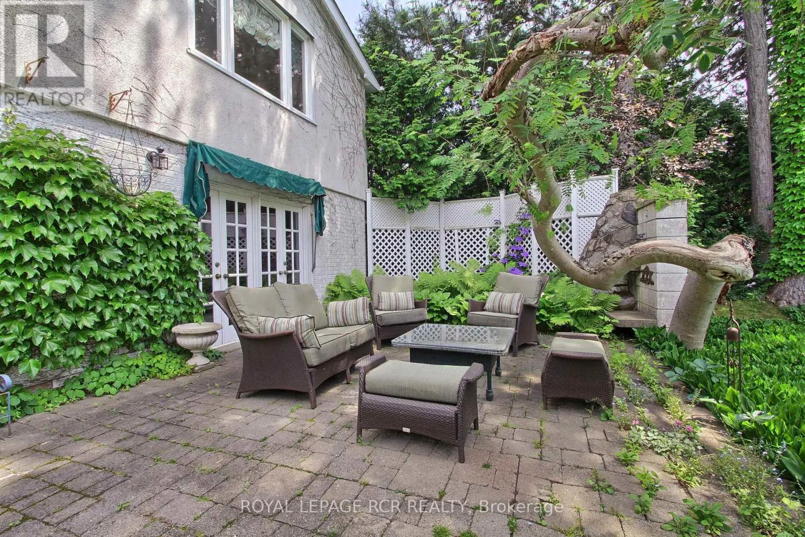 4 THORNLEA COURT