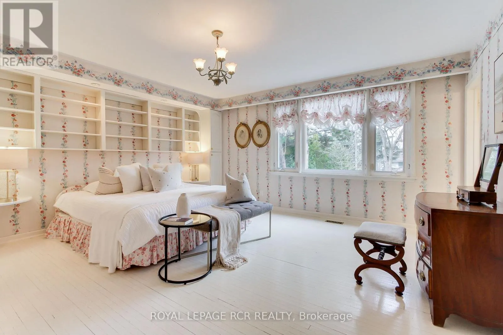4 THORNLEA COURT