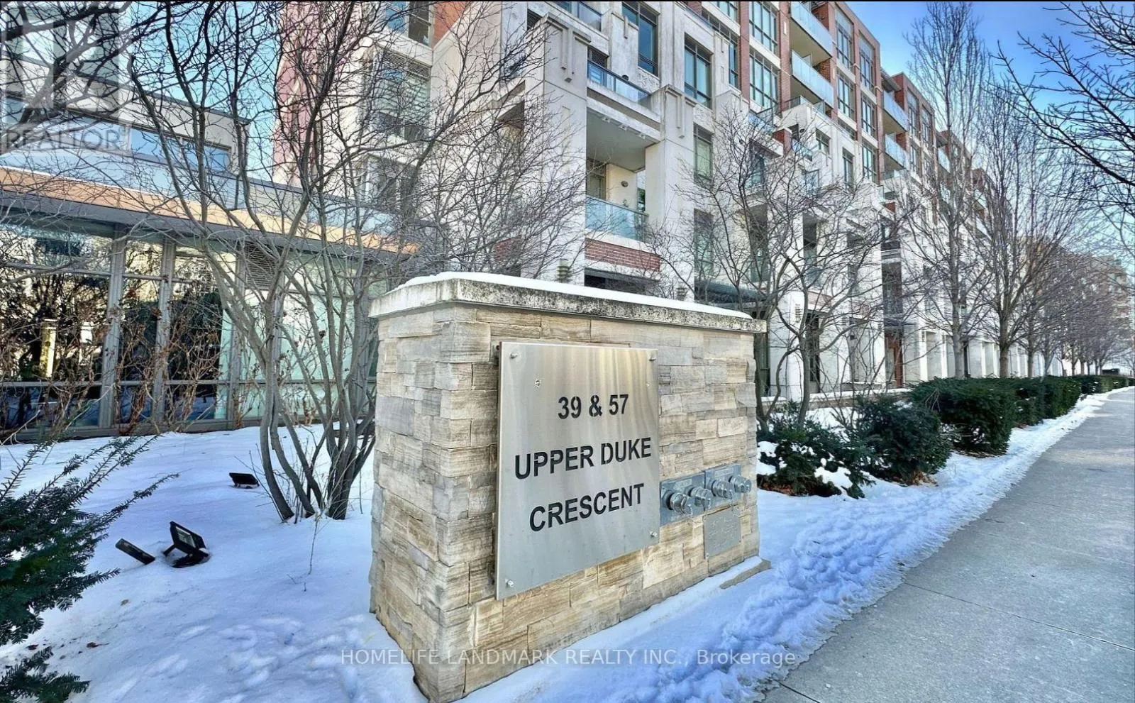 707 - 57 UPPER DUKE CRESCENT