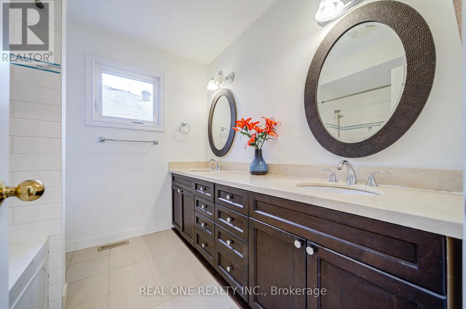 27 BINSCARTH CRESCENT