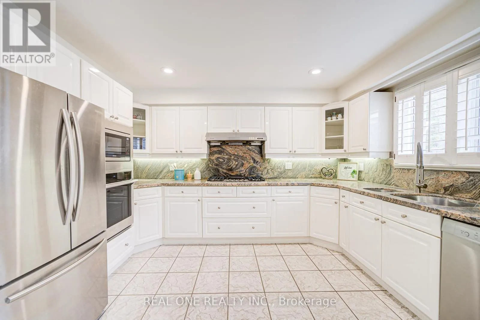 27 BINSCARTH CRESCENT