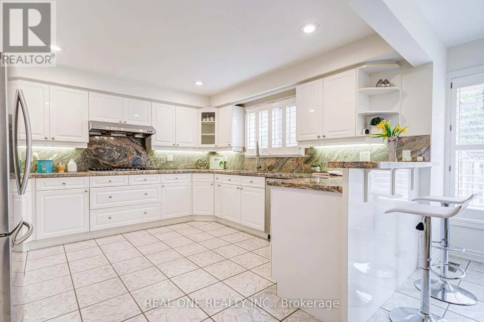 27 BINSCARTH CRESCENT
