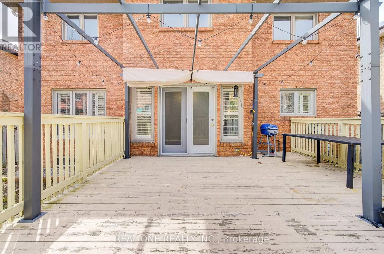 27 BINSCARTH CRESCENT