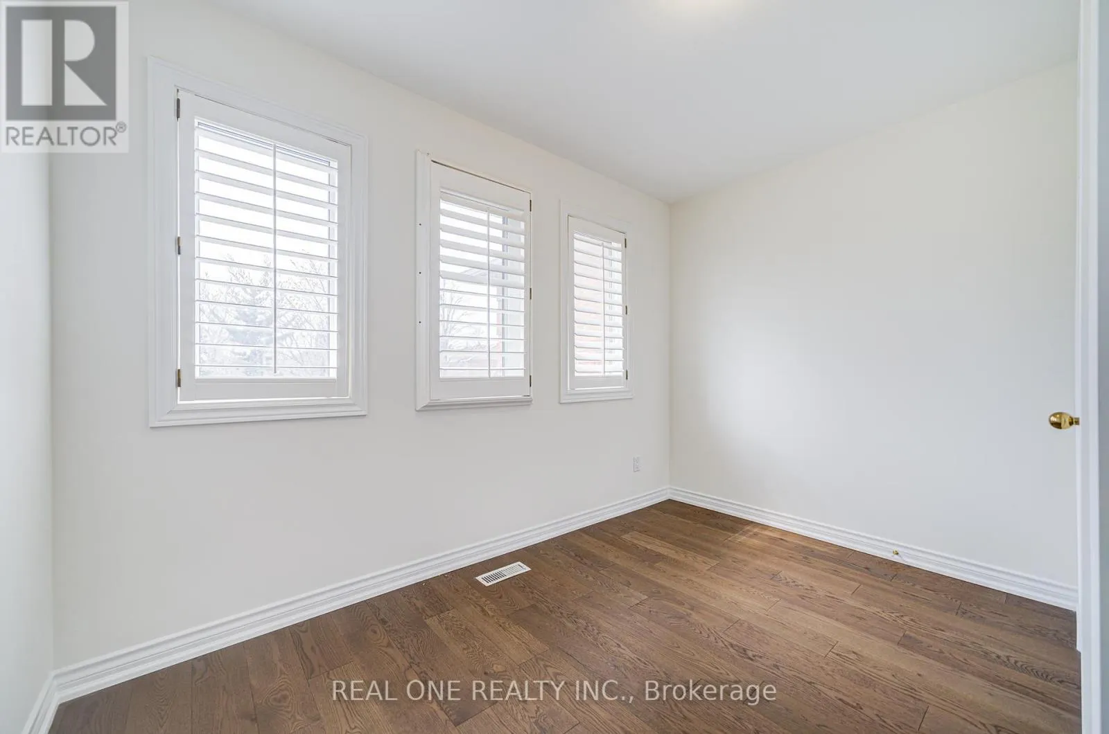 27 BINSCARTH CRESCENT