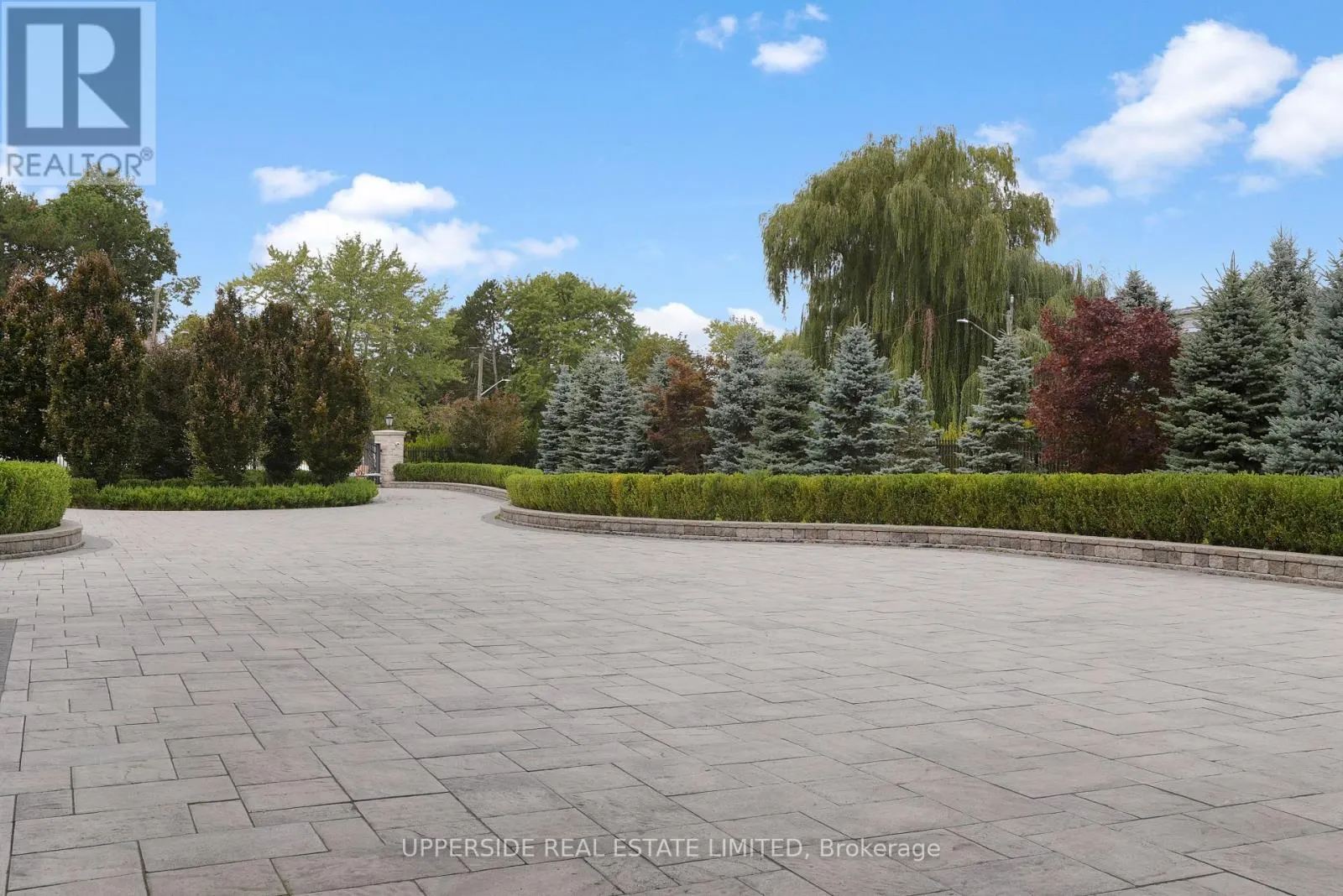 29 RIVERSIDE BOULEVARD W