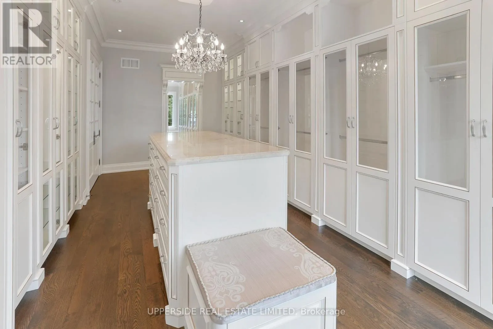 29 RIVERSIDE BOULEVARD W