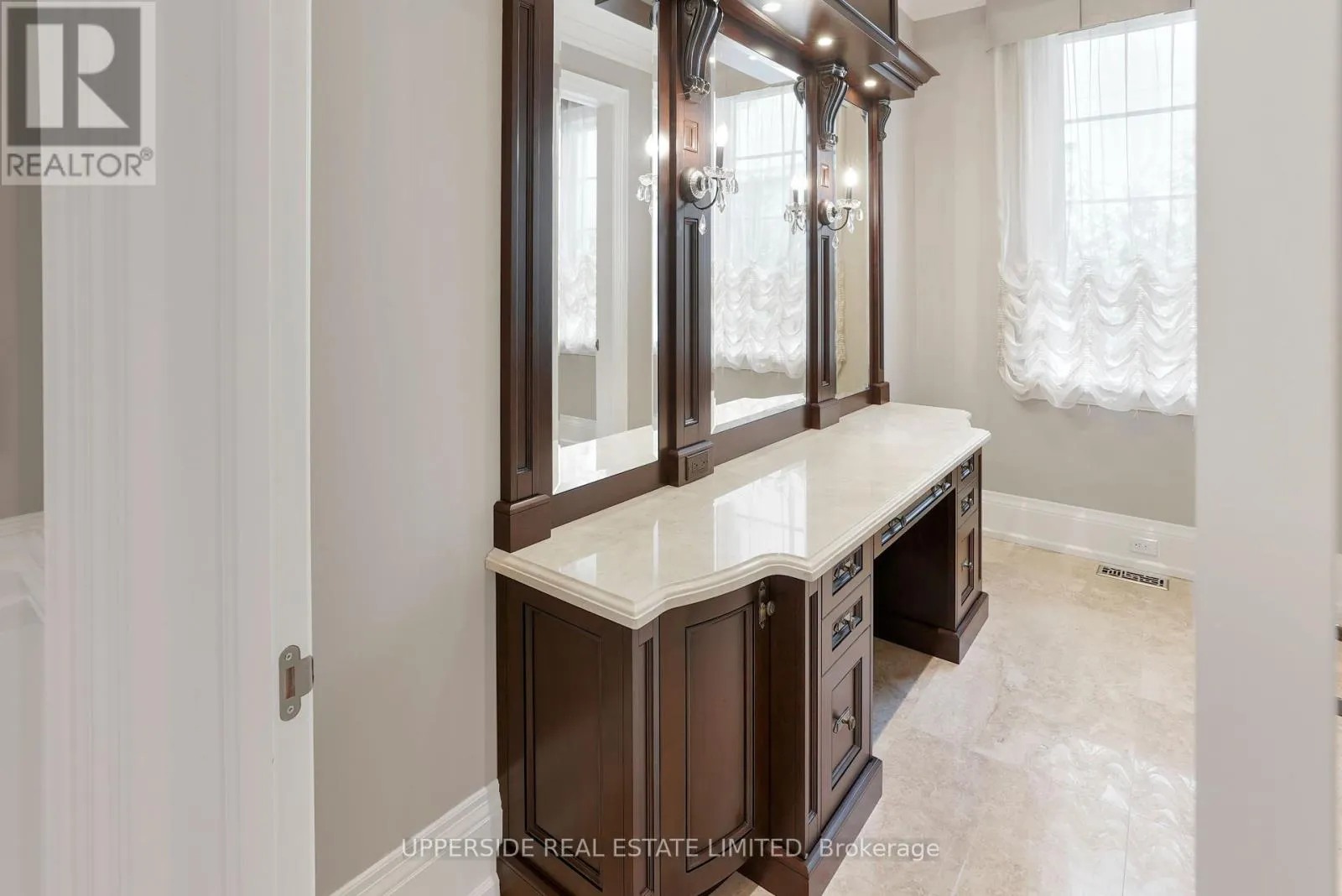 29 RIVERSIDE BOULEVARD W