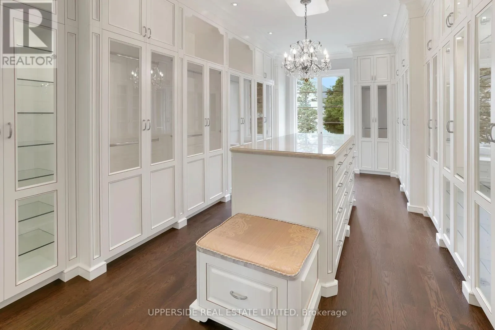 29 RIVERSIDE BOULEVARD W