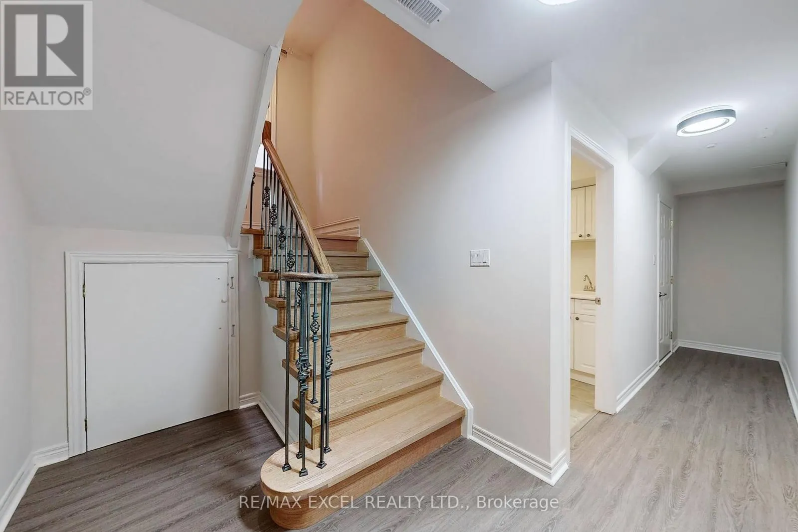 25 OAK AVENUE