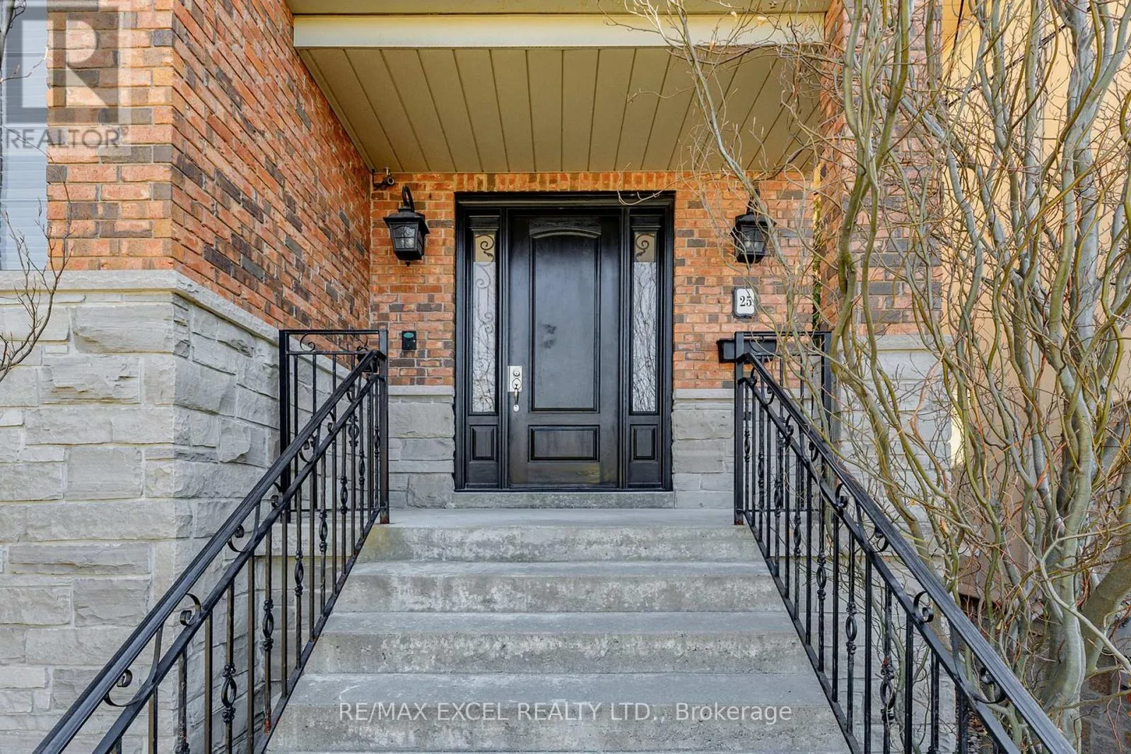 25 OAK AVENUE