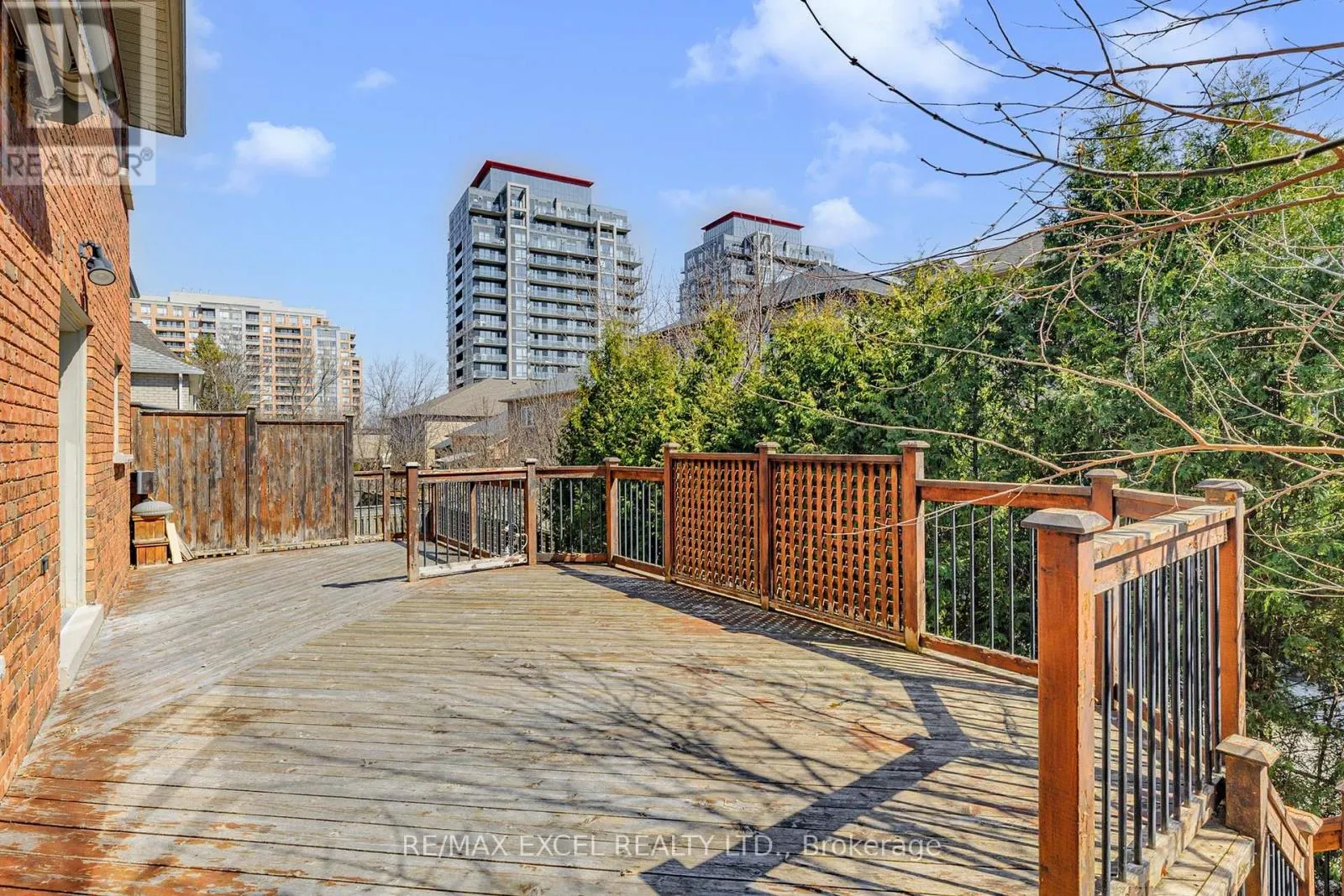 25 OAK AVENUE