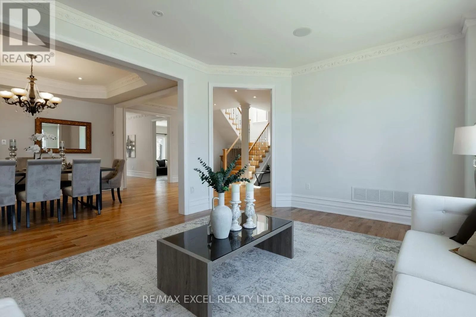 25 OAK AVENUE