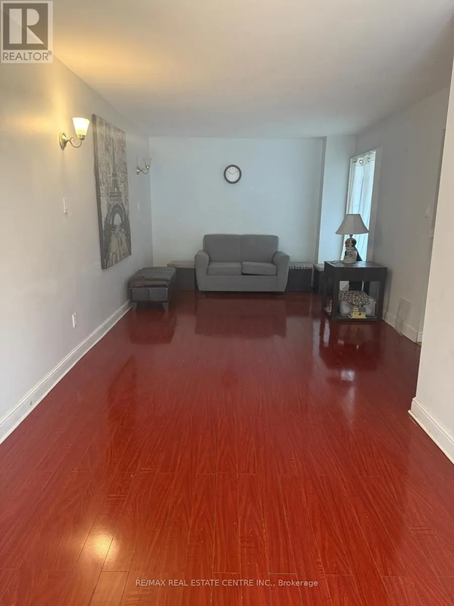UPPER - 25 ROYAL COLWOOD COURT