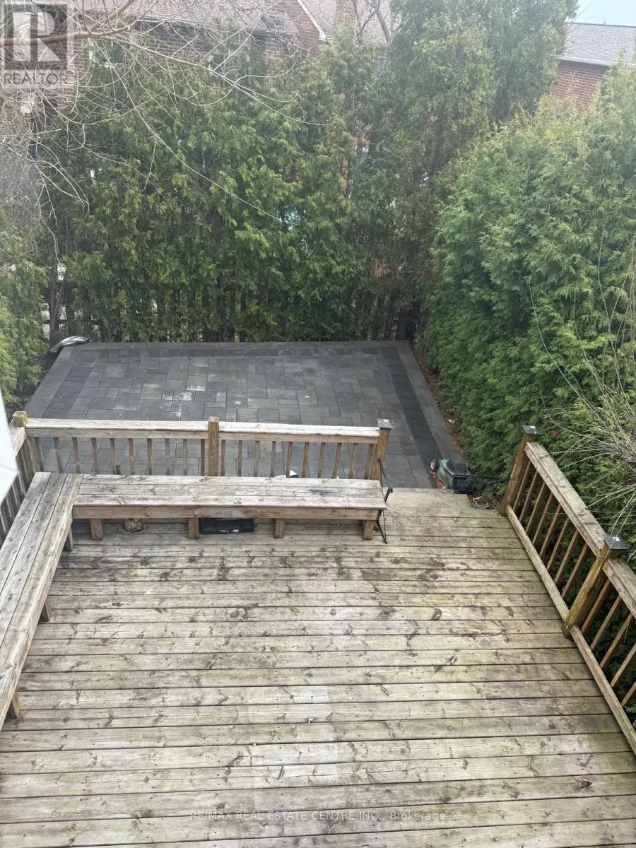 UPPER - 25 ROYAL COLWOOD COURT