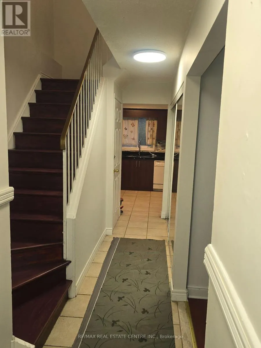 UPPER - 25 ROYAL COLWOOD COURT