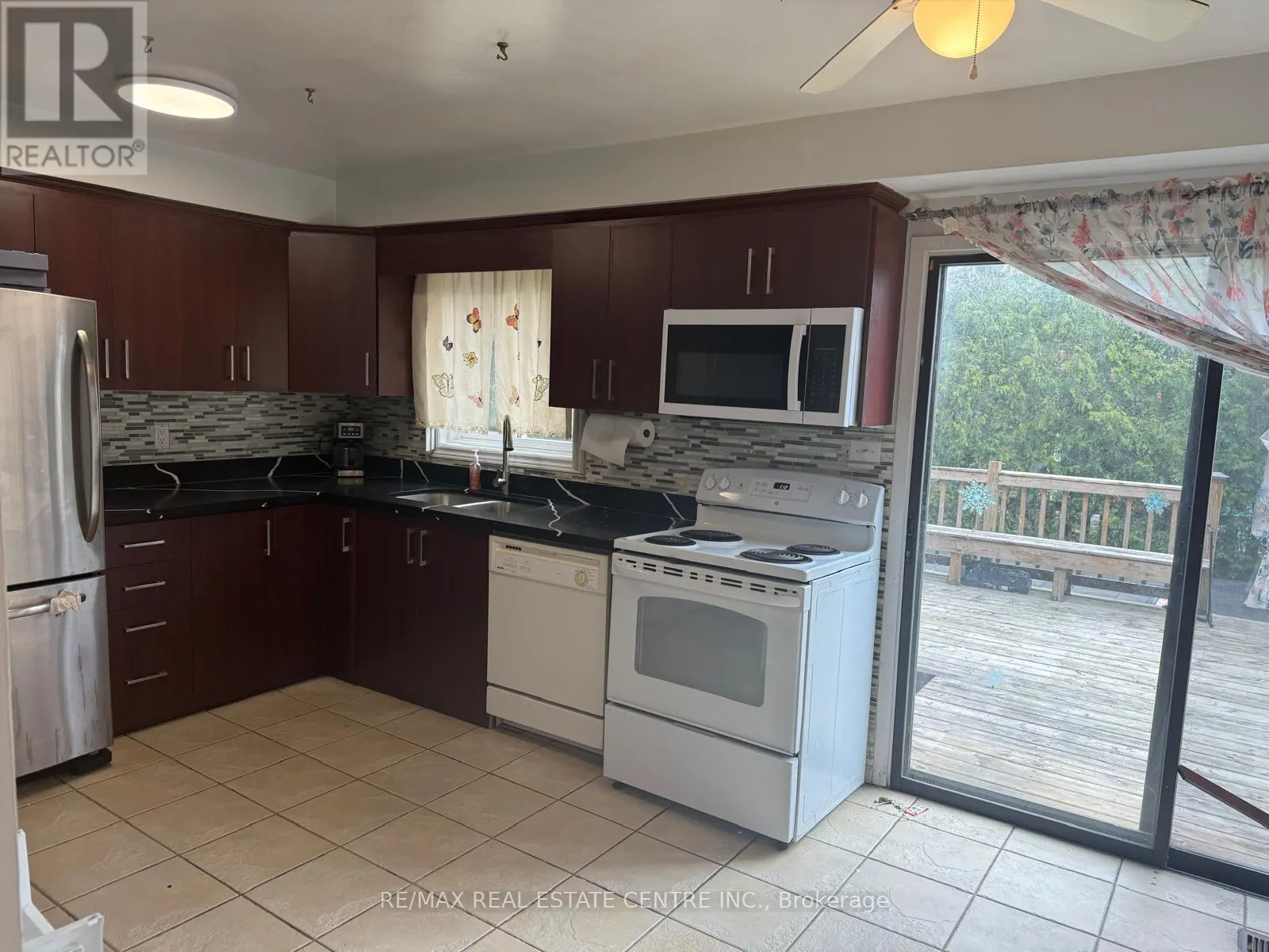 UPPER - 25 ROYAL COLWOOD COURT