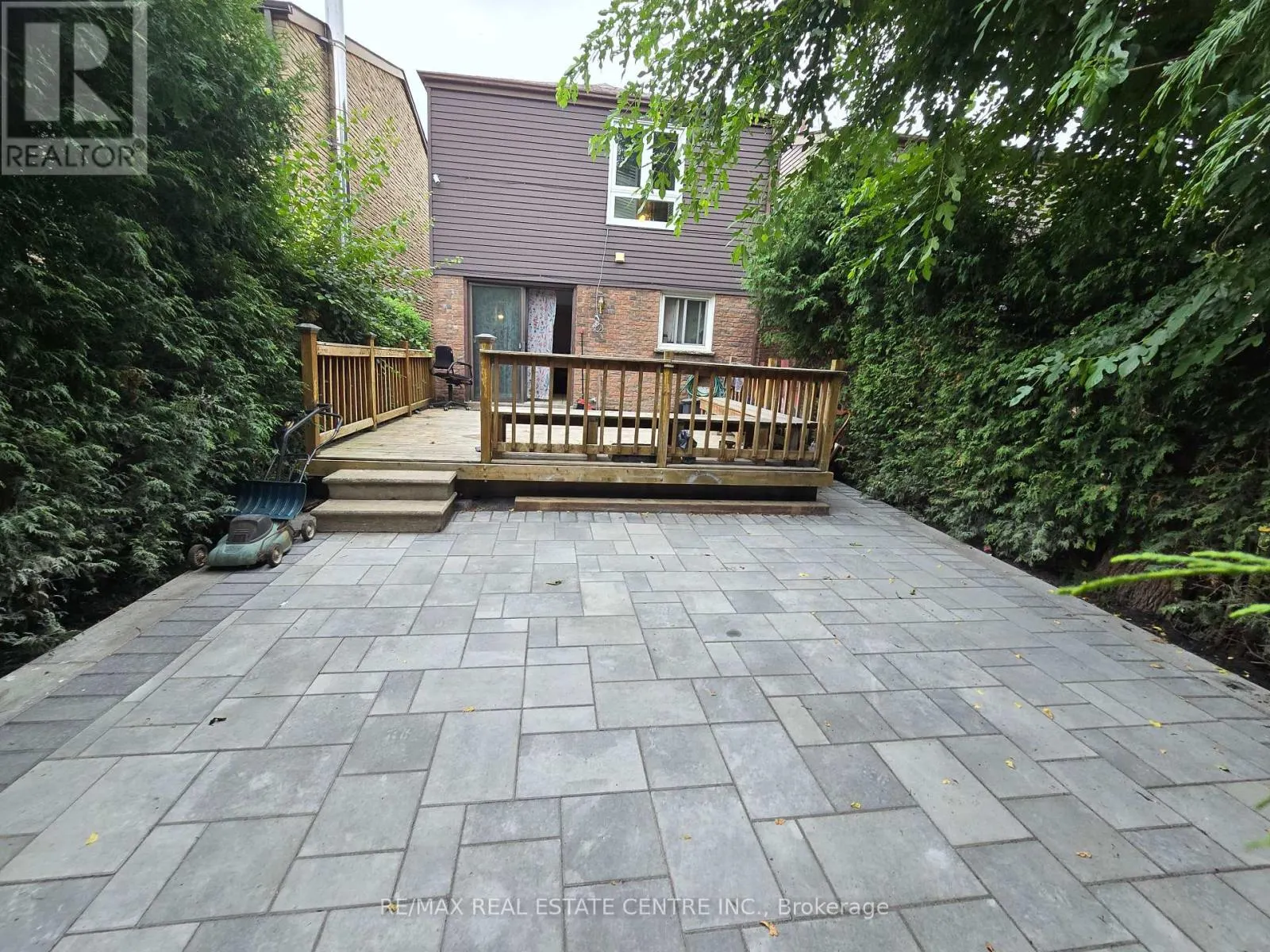 UPPER - 25 ROYAL COLWOOD COURT