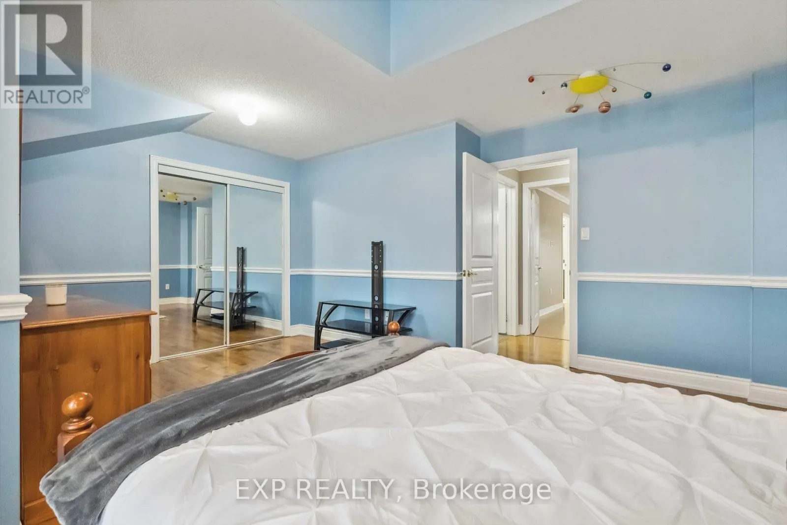 32 ALBERT ROFFEY CRESCENT