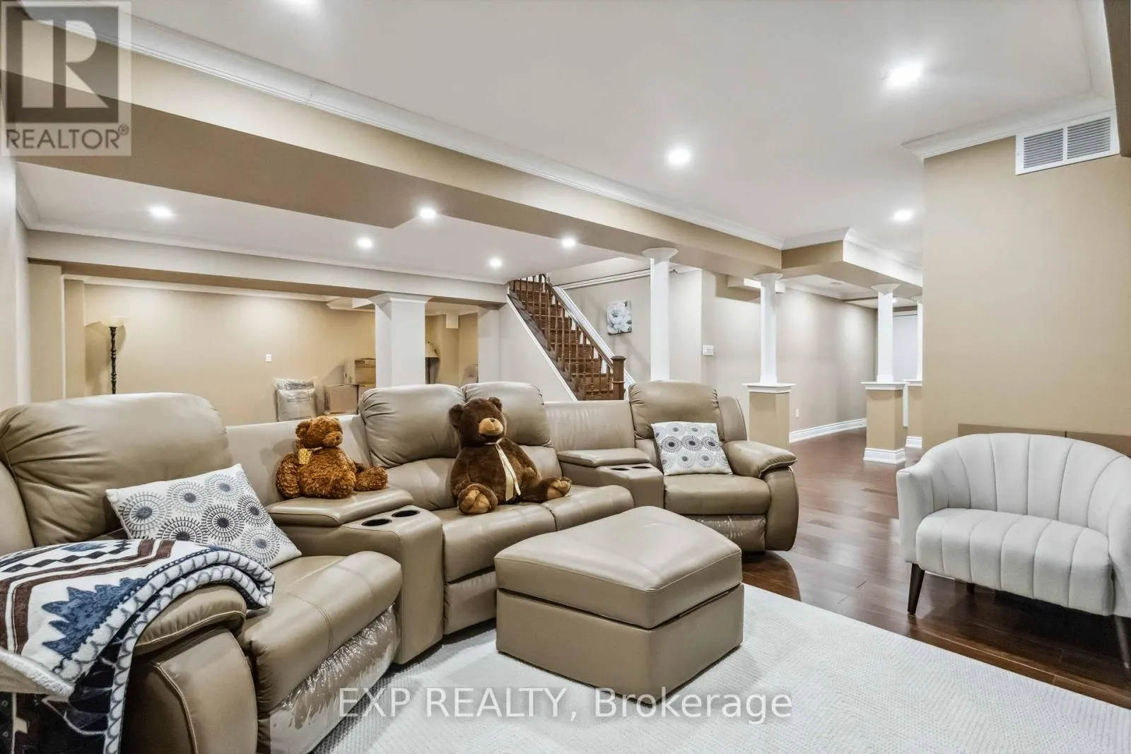 32 ALBERT ROFFEY CRESCENT