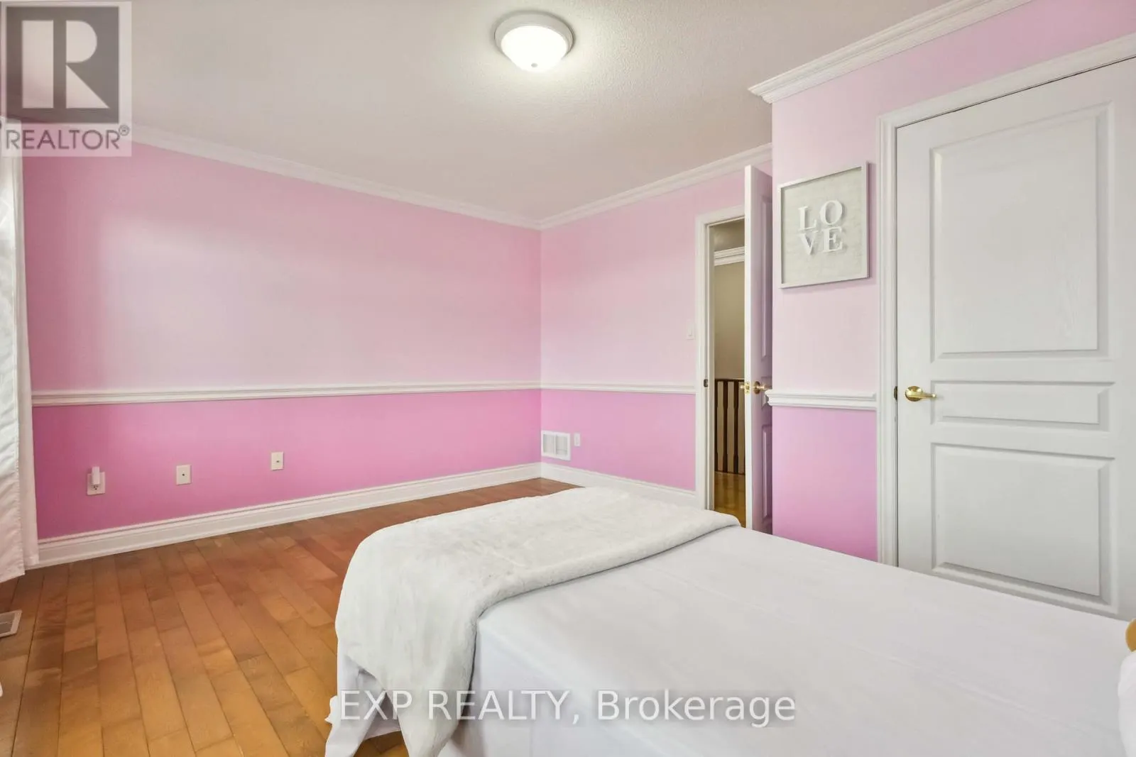 32 ALBERT ROFFEY CRESCENT