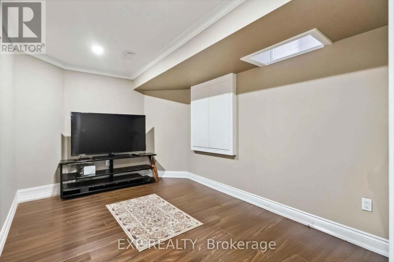 32 ALBERT ROFFEY CRESCENT