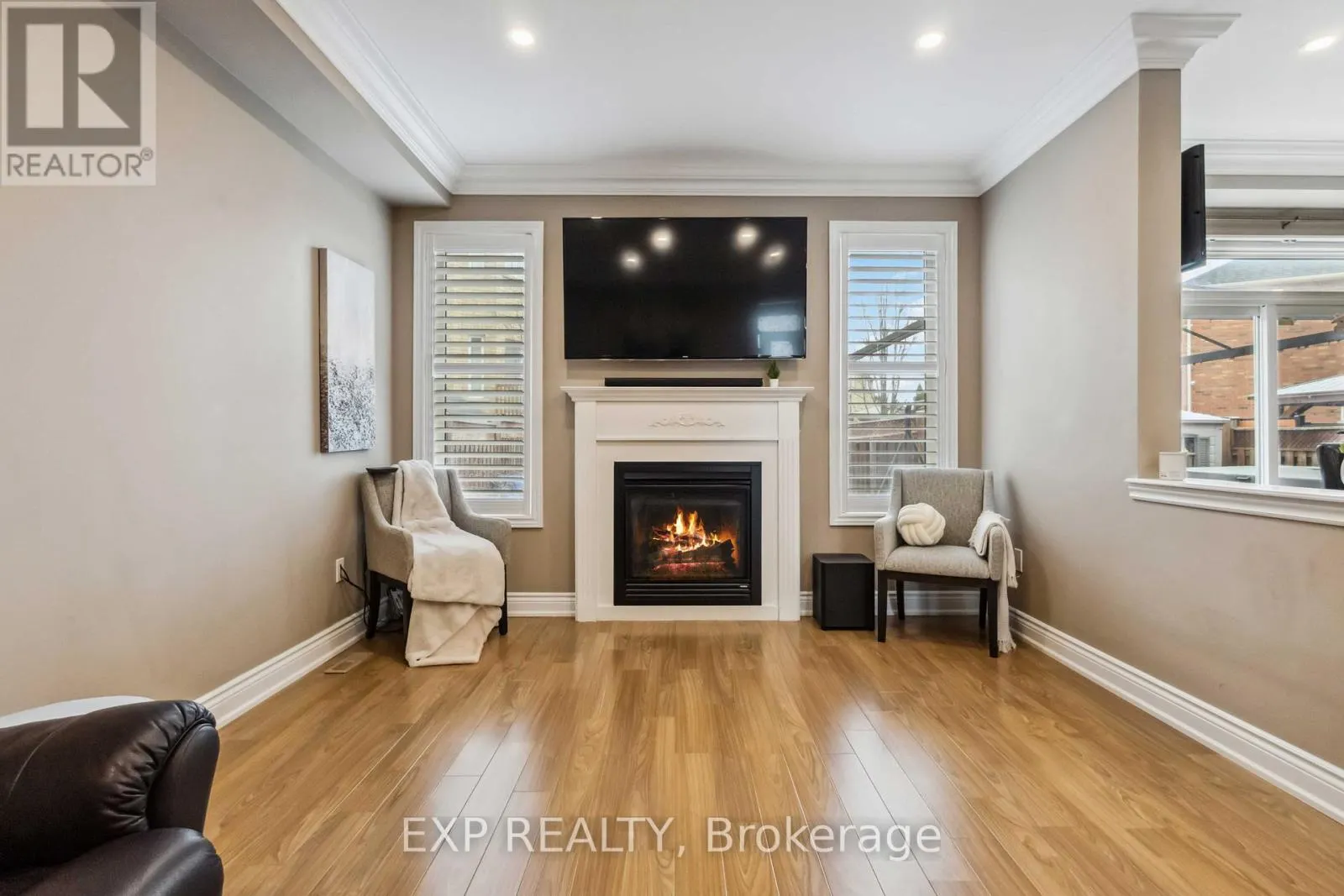 32 ALBERT ROFFEY CRESCENT