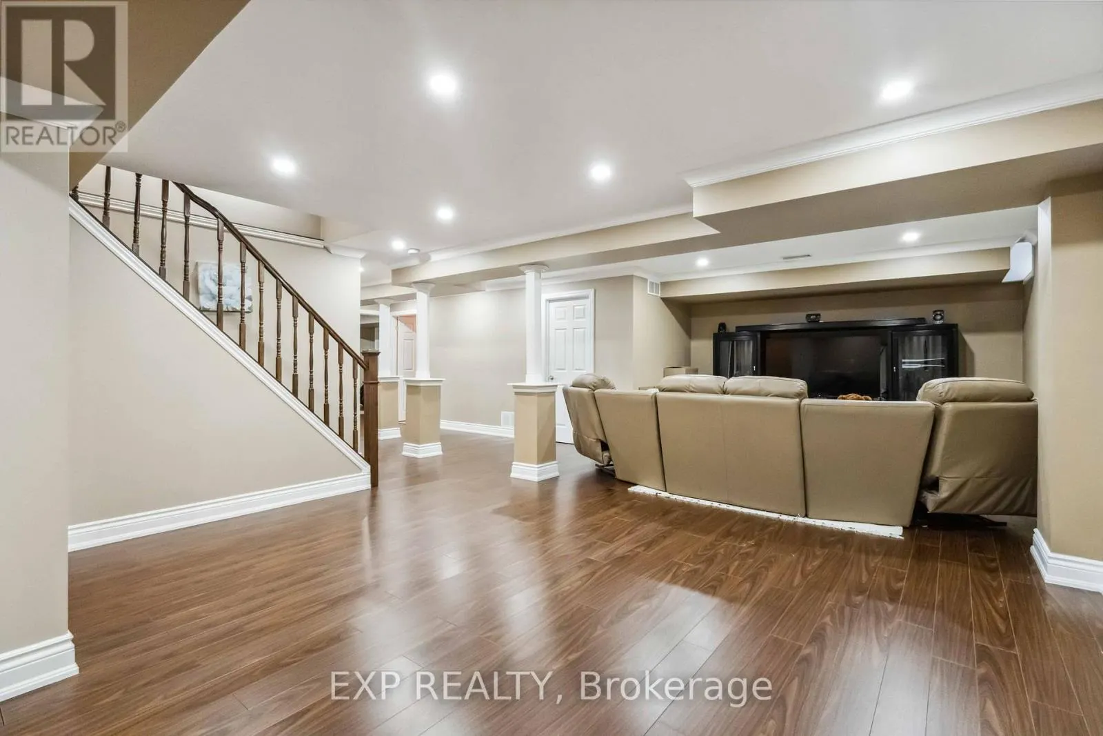 32 ALBERT ROFFEY CRESCENT