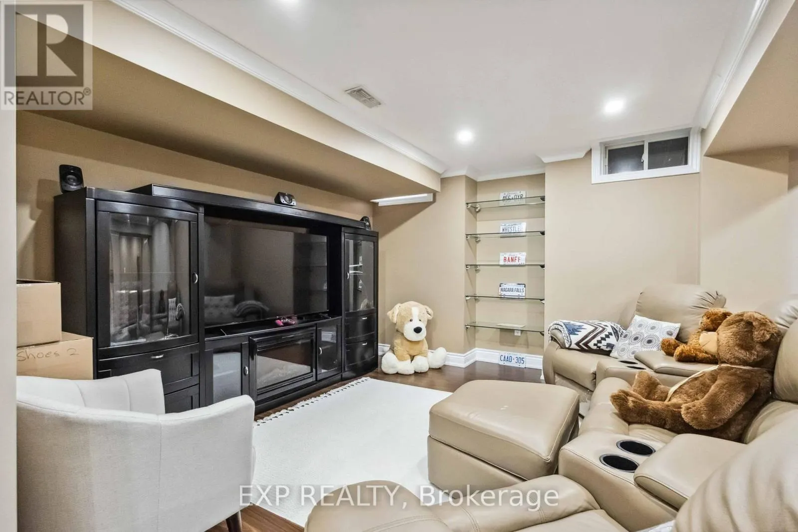 32 ALBERT ROFFEY CRESCENT