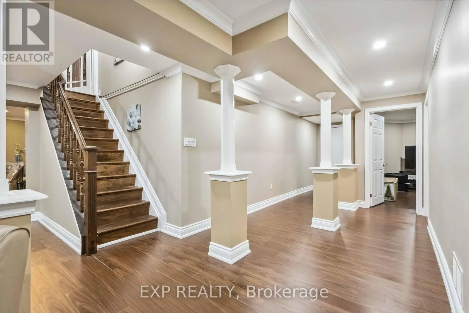 32 ALBERT ROFFEY CRESCENT