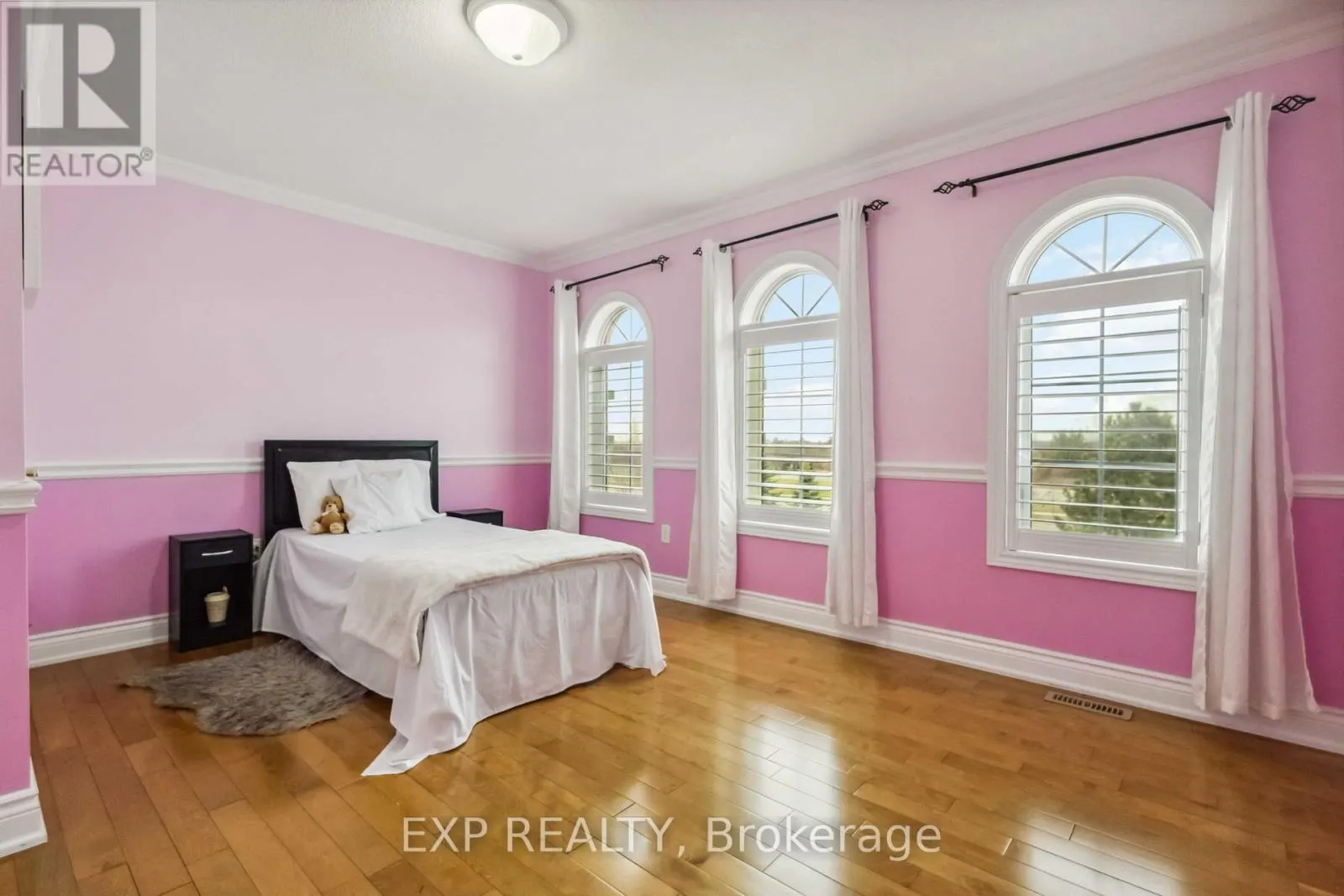 32 ALBERT ROFFEY CRESCENT