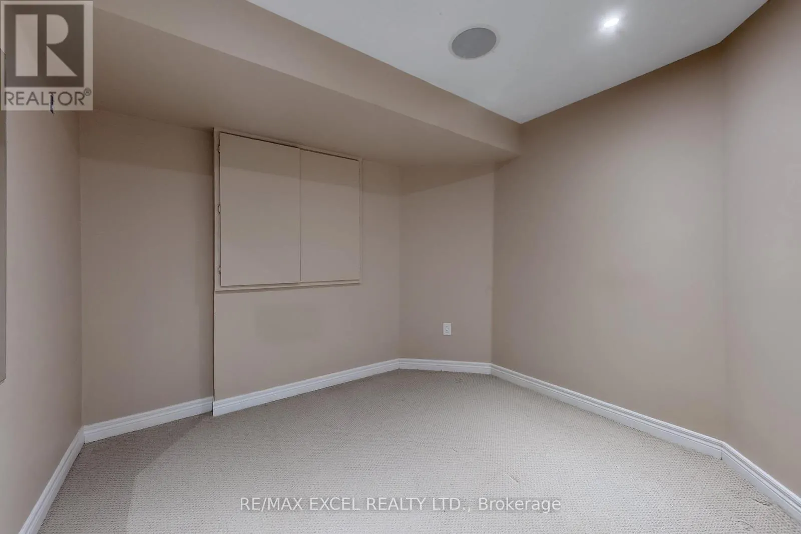 60 GORDON WEEDEN ROAD
