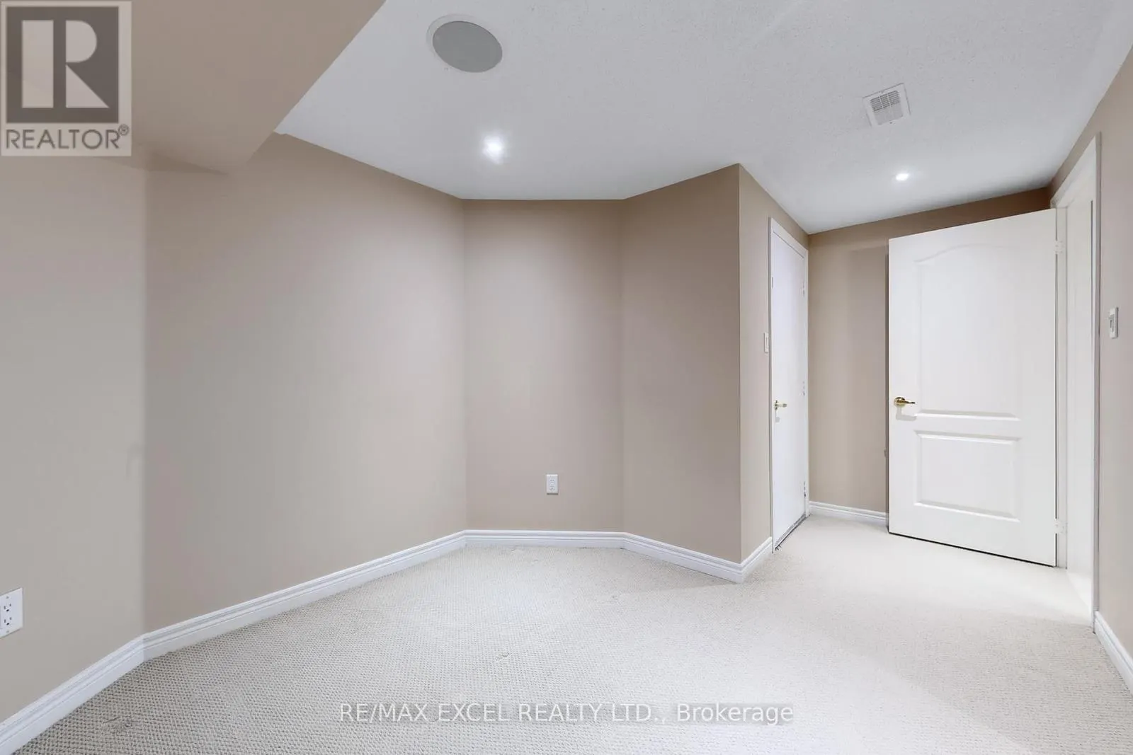 60 GORDON WEEDEN ROAD