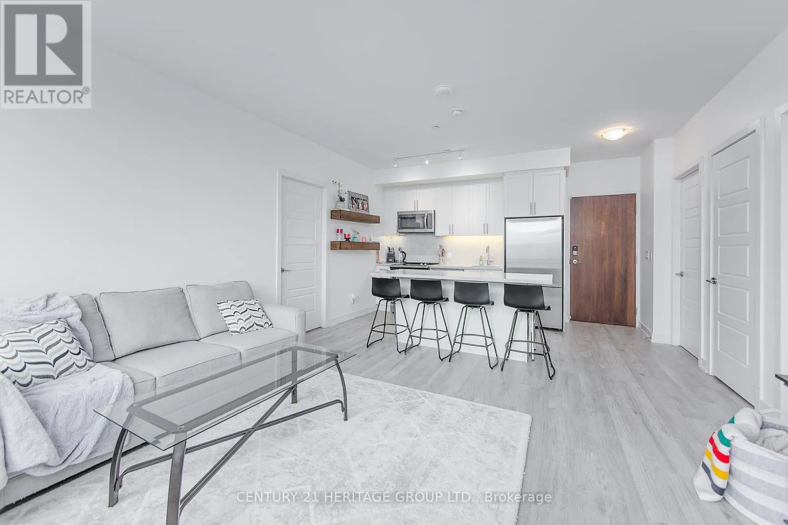 D406 - 333 SEA RAY AVENUE