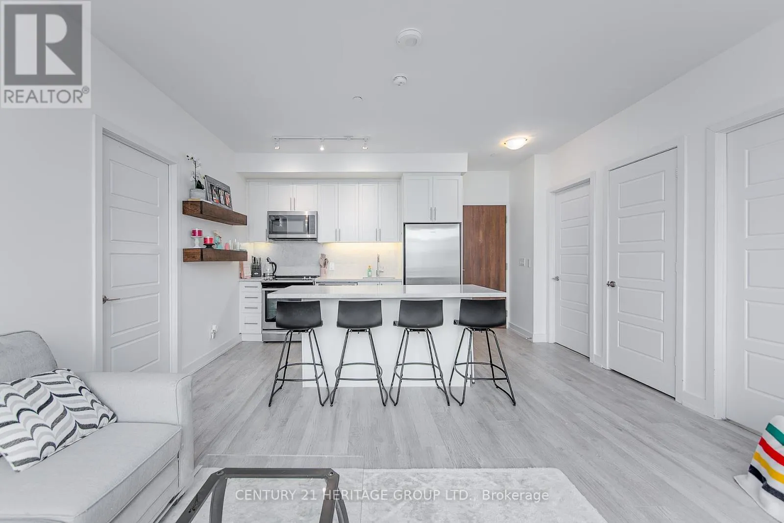 D406 - 333 SEA RAY AVENUE