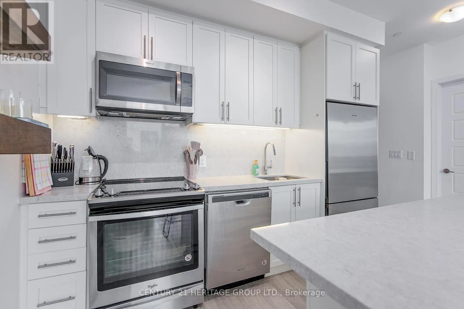 D406 - 333 SEA RAY AVENUE