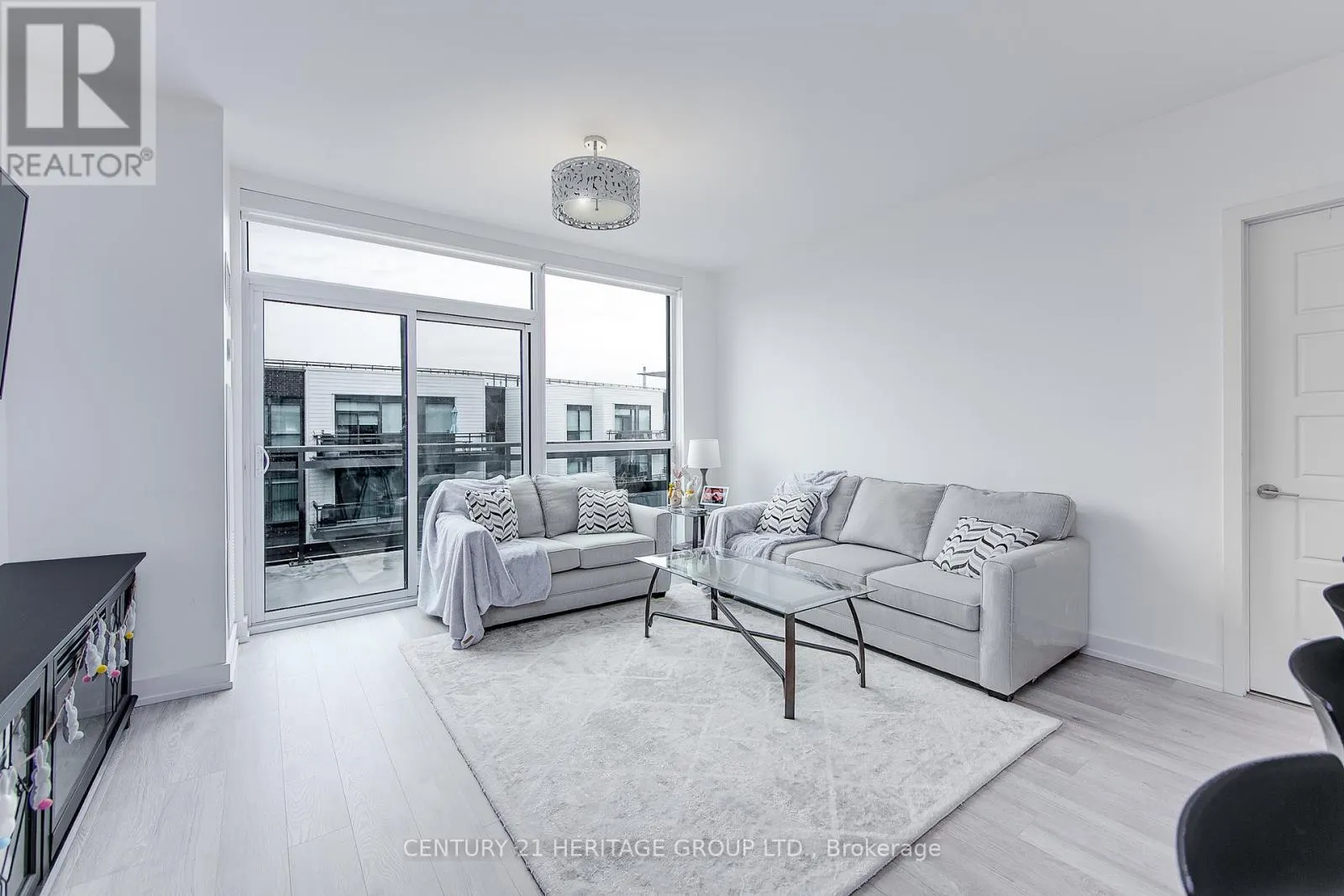 D406 - 333 SEA RAY AVENUE