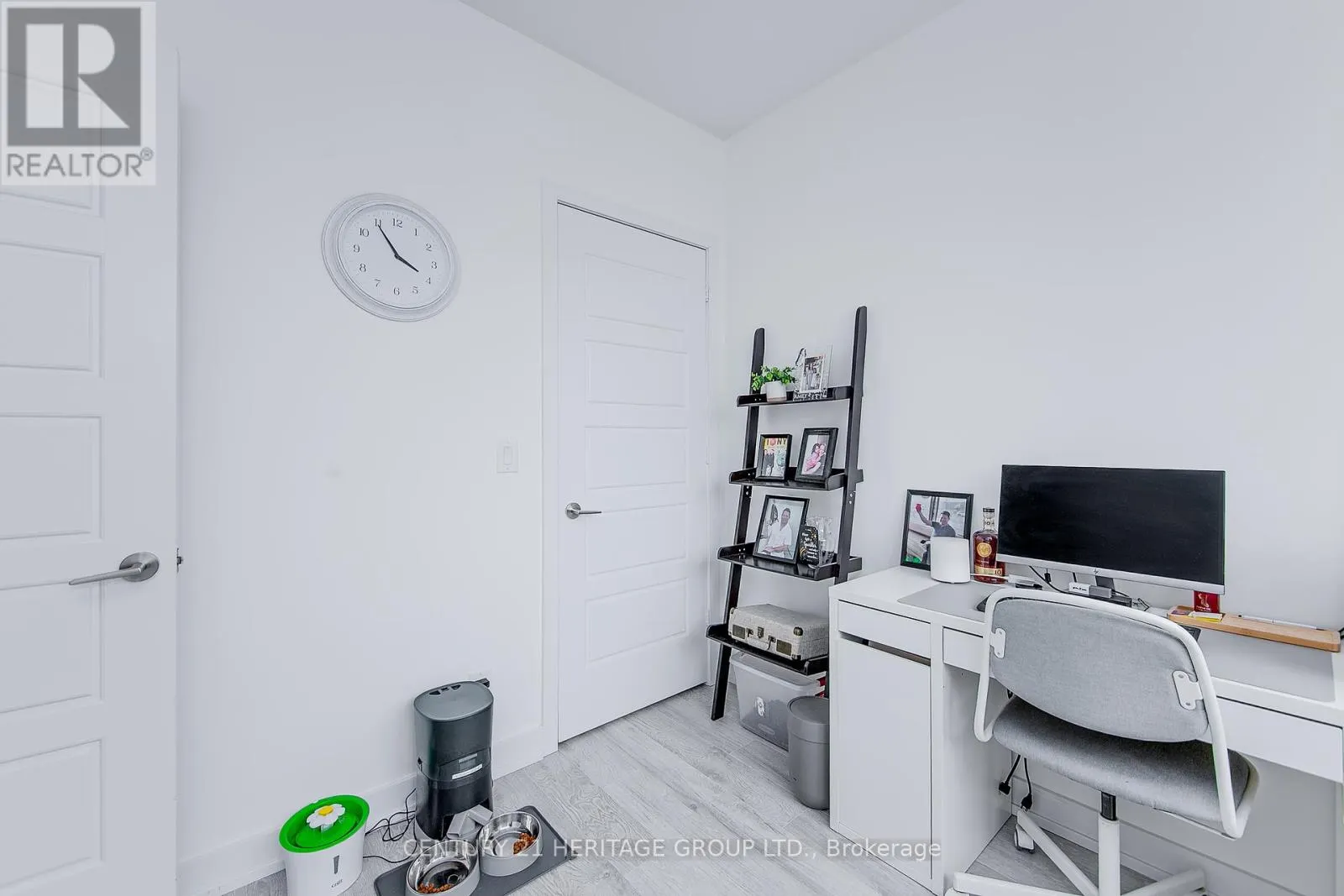 D406 - 333 SEA RAY AVENUE
