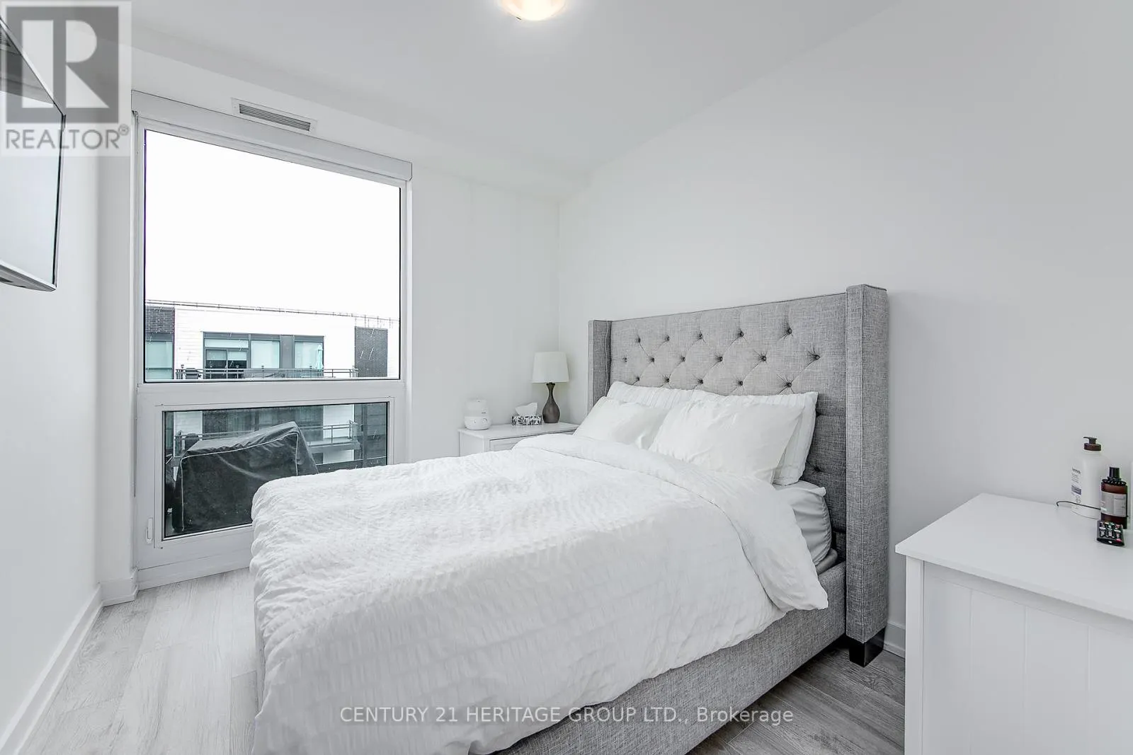 D406 - 333 SEA RAY AVENUE