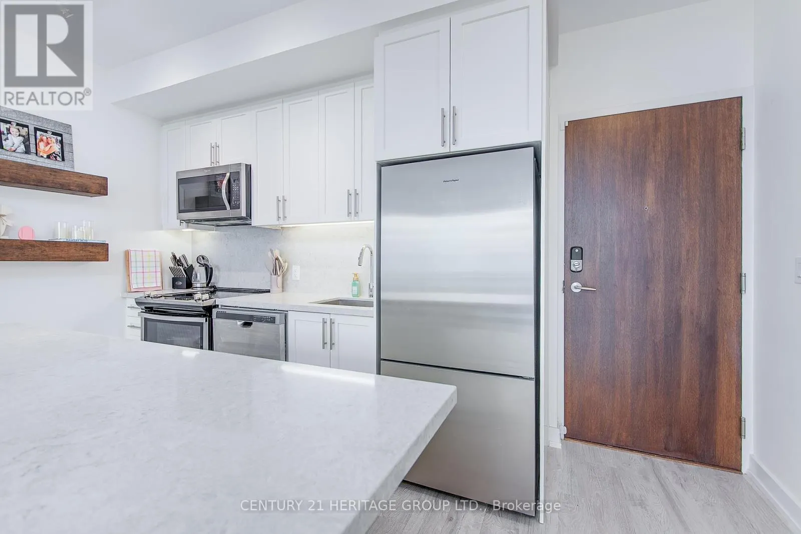 D406 - 333 SEA RAY AVENUE