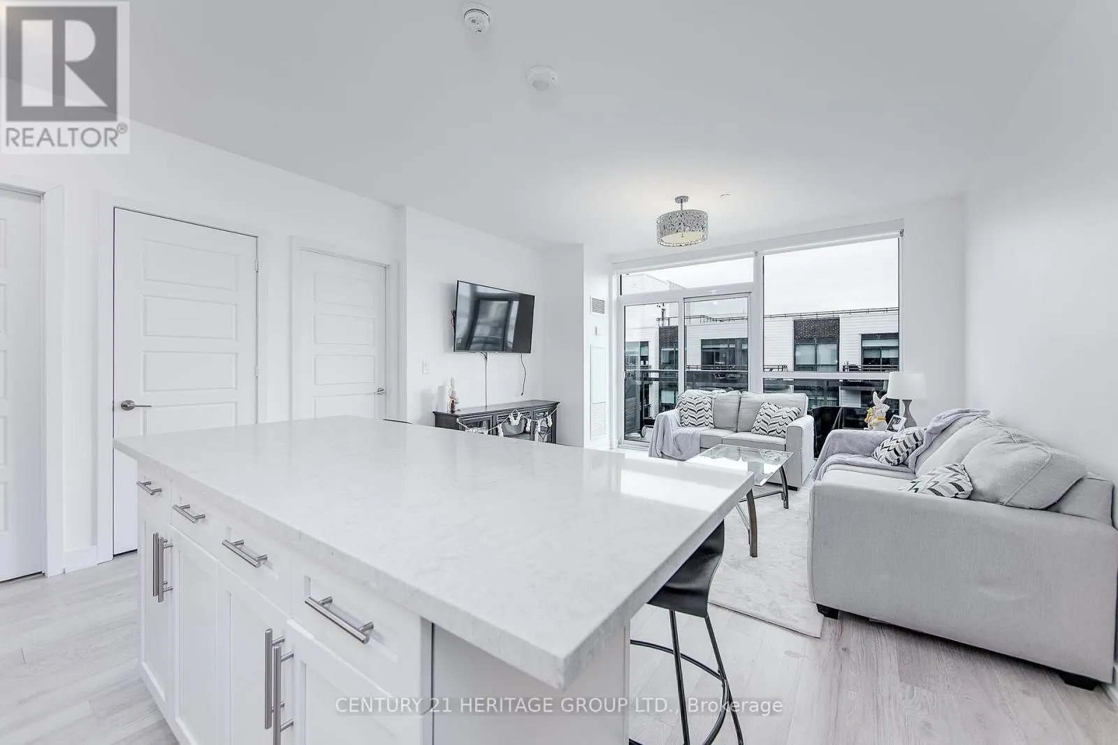 D406 - 333 SEA RAY AVENUE