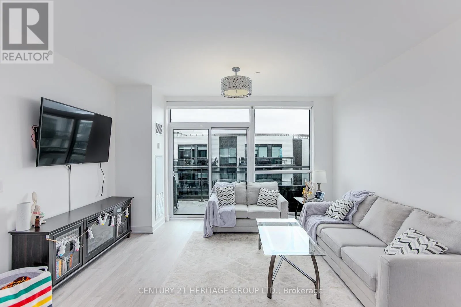 D406 - 333 SEA RAY AVENUE