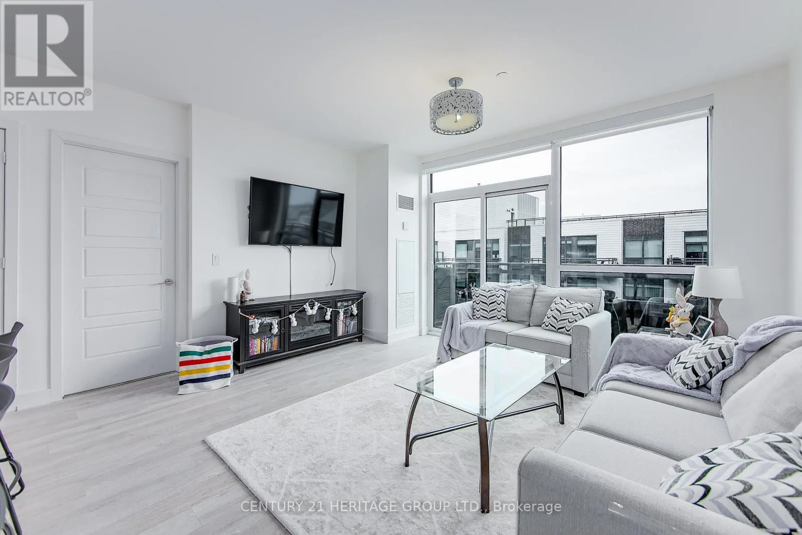 D406 - 333 SEA RAY AVENUE