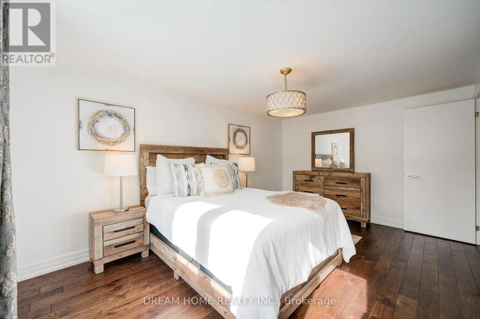 UPPER UNIT - 223 WELDRICK ROAD W