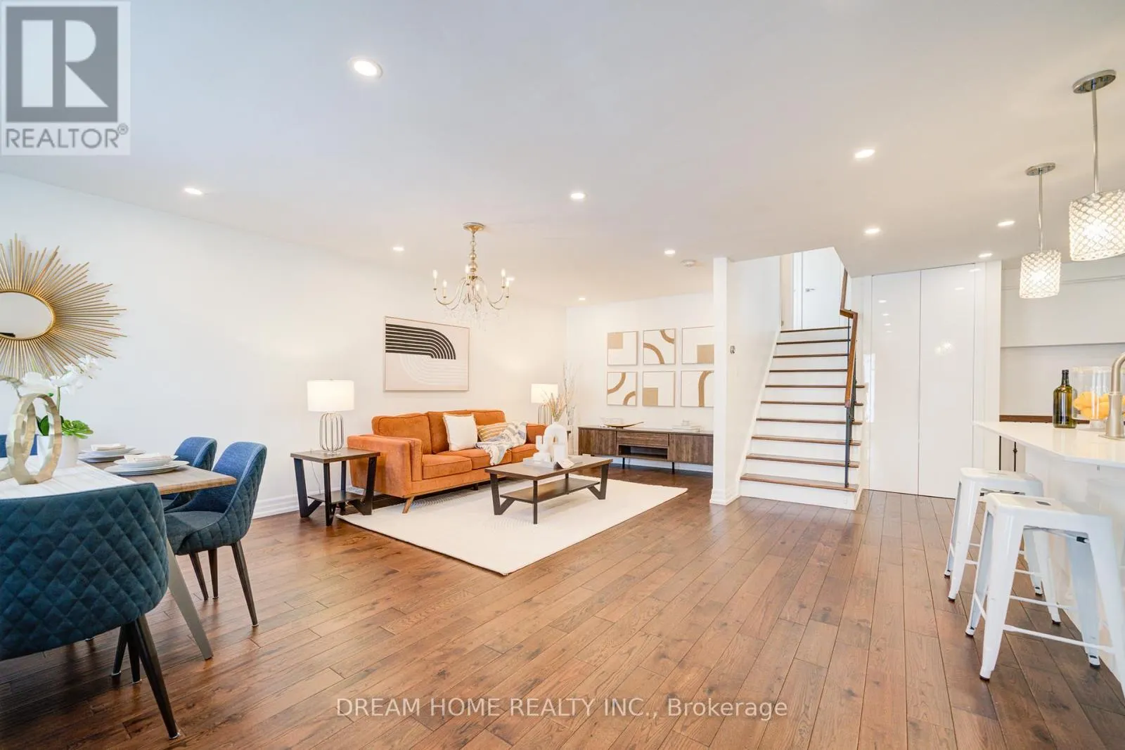 UPPER UNIT - 223 WELDRICK ROAD W