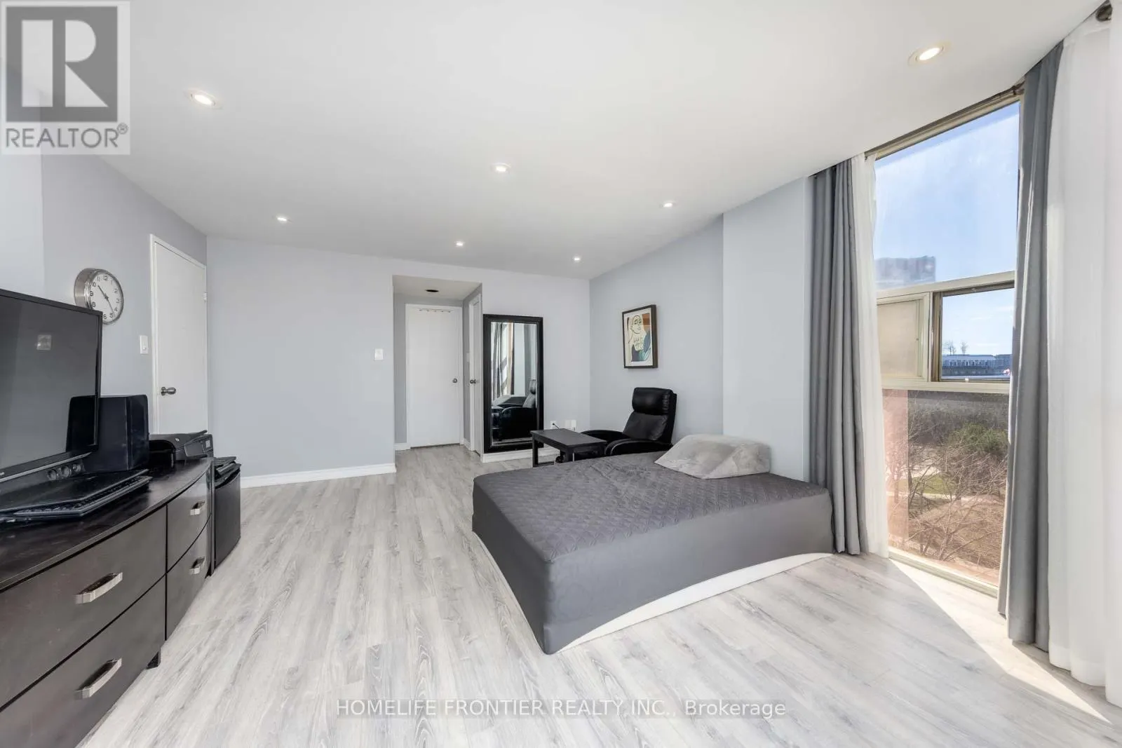 704 - 20 BAIF BOULEVARD