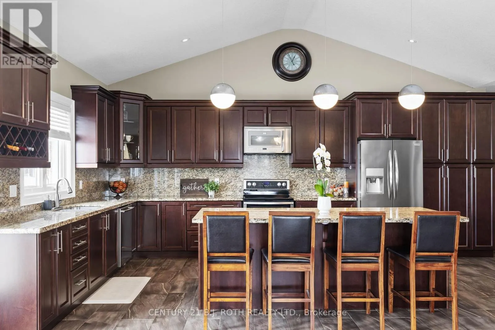 10 BROLLEY CRESCENT