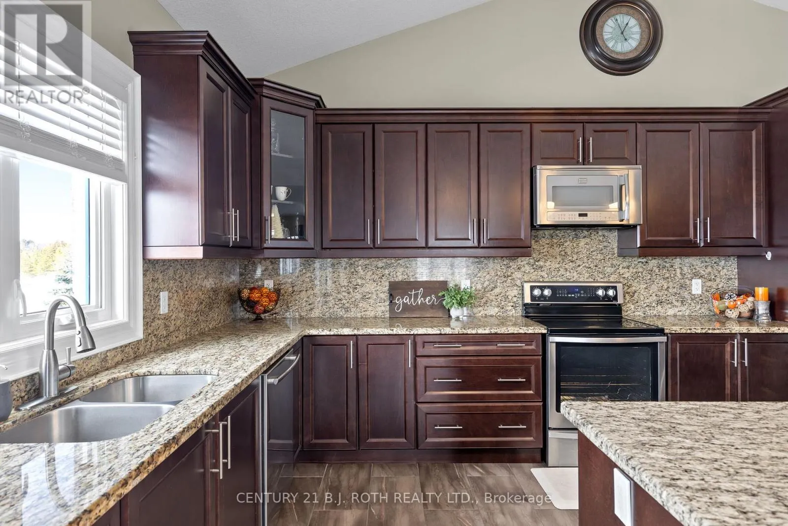 10 BROLLEY CRESCENT