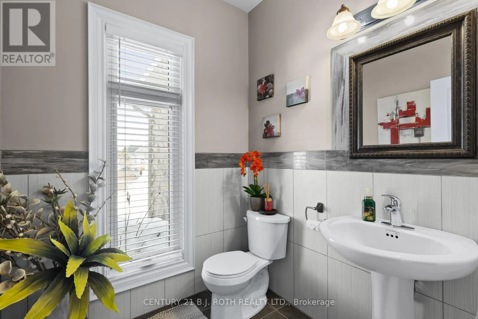 10 BROLLEY CRESCENT